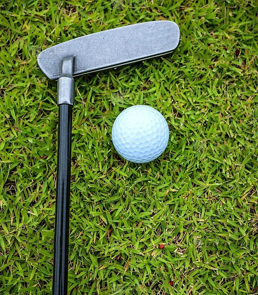 高尔夫球杆的重量会影响球击吗？